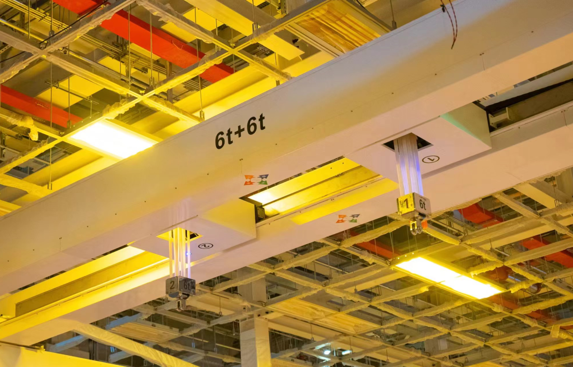 Clean room crane for semiconductor