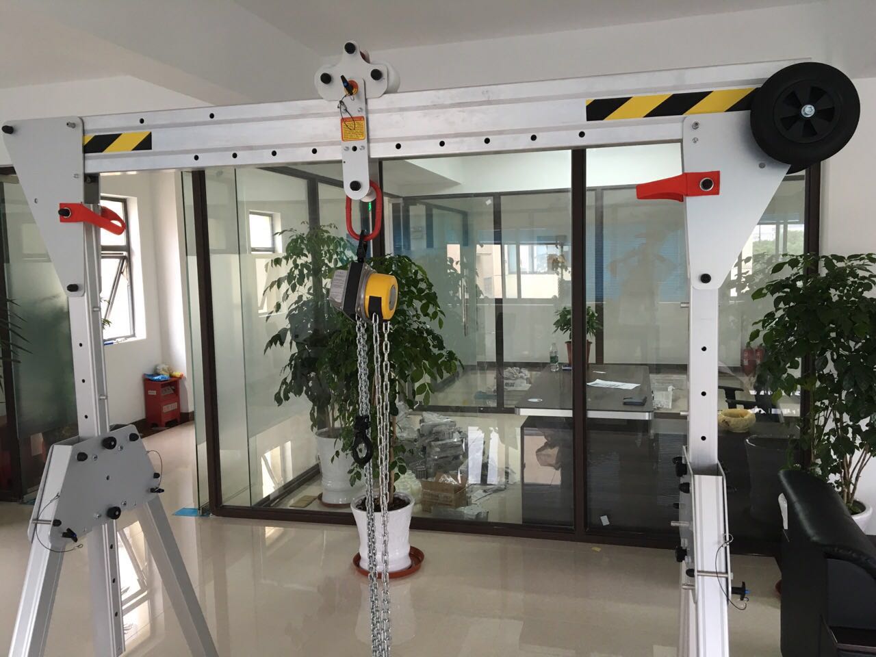 Aluminum foldable mobile gantry crane