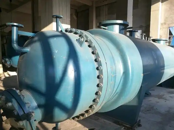 Turning device for rotating tube coolers