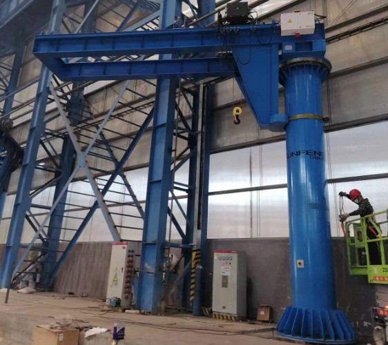 Heavy duty floor mounted jib crane