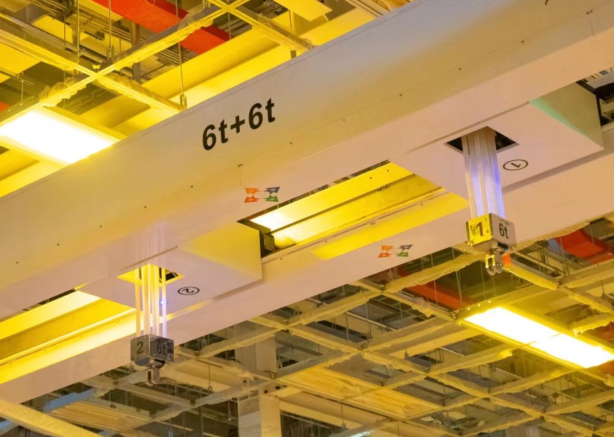 Cleanroom belt crane for semiconductor industry