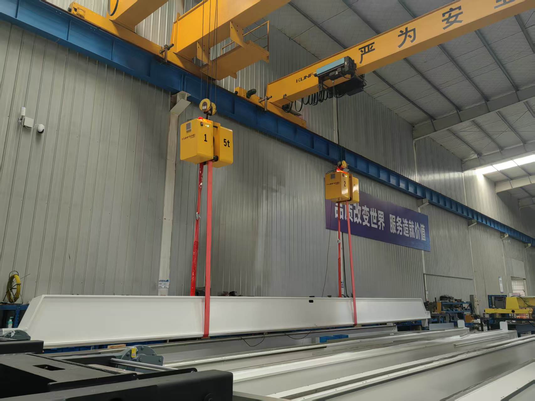 Steel beam rotating equipment for crane